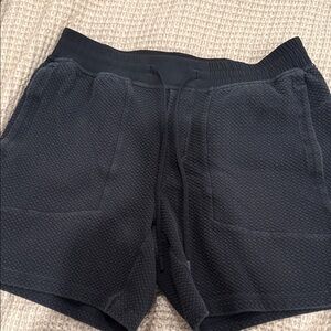 Lululemon At Ease 7 inch short Black